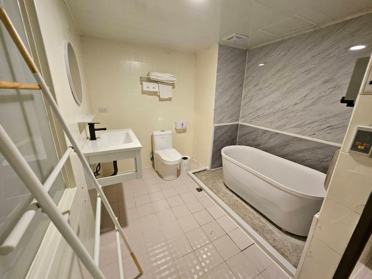 Joy Garden Hotel Kaohsiung Extérieur photo